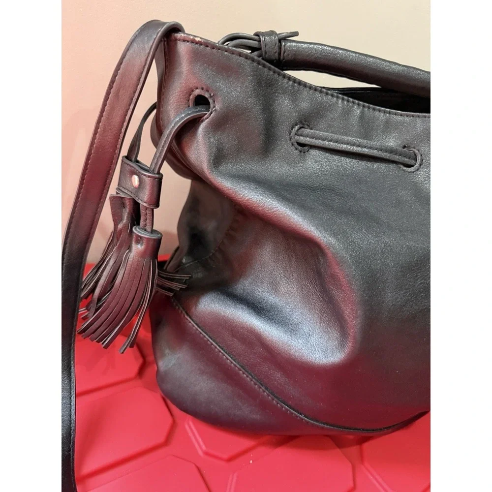 Forever 21 Black Bucket Bag Two Straps BOHO Chic Minimalist Vintage Quiet Luxury